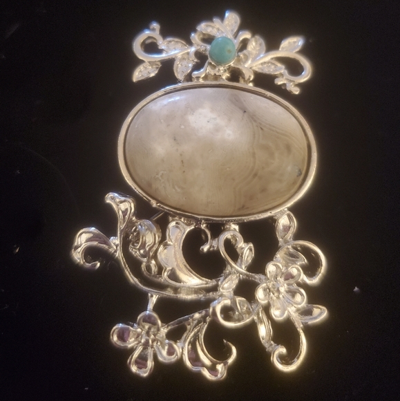 New Agate Silver Wrapped Flower Pendant Brooch. - Picture 3 of 9